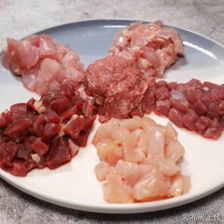 生骨肉套餐怎么选？主食配比加餐搭配零食冻干各自的定 位与用法