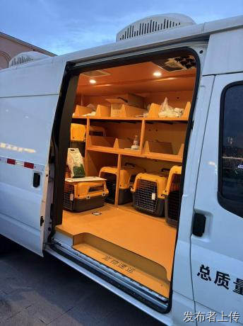 点点手即可完成猫狗托运，上门揽收爱宠，护送去往异地城市