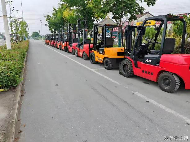 佛山顺德叉车租赁 工业园仓储室内装卸 3-16吨台班包月