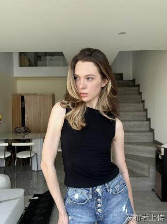 新疆广告模特美女和产品视频广告模特拍泳装模特拍广告啦